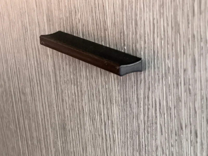 Maniglia minimal lineare e semplice interasse 64mm