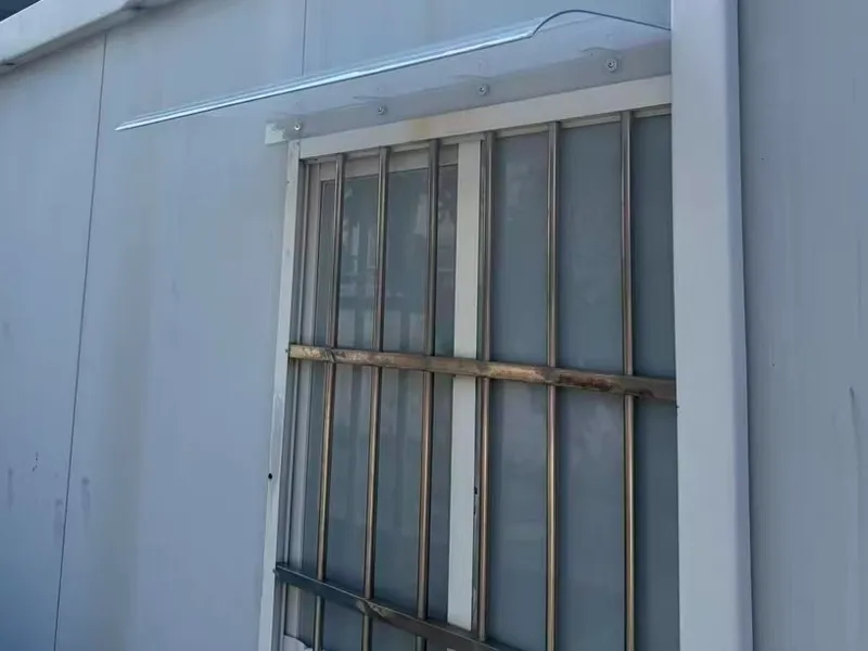 Rain shield 挡雨板