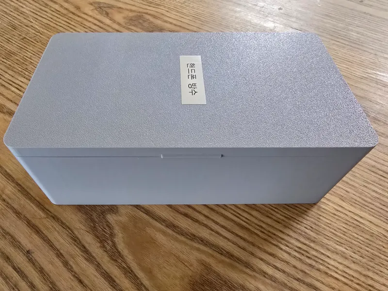 Cellphone organizer box with snap lid