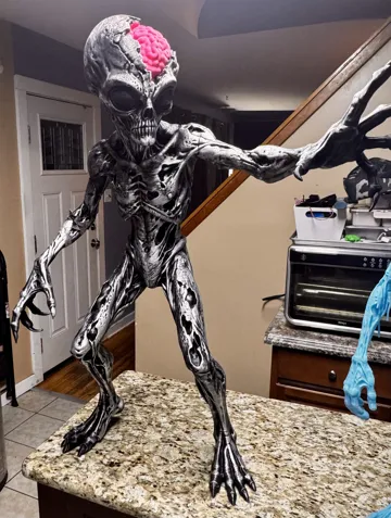 Adorno temático: 3 Foot Zombie Alien — vista de referencia 3