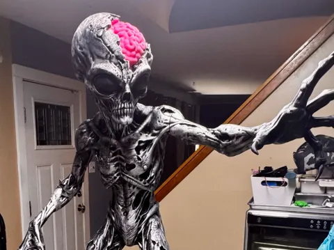 Adorno temático: 3 Foot Zombie Alien — referencia de MakerWorld