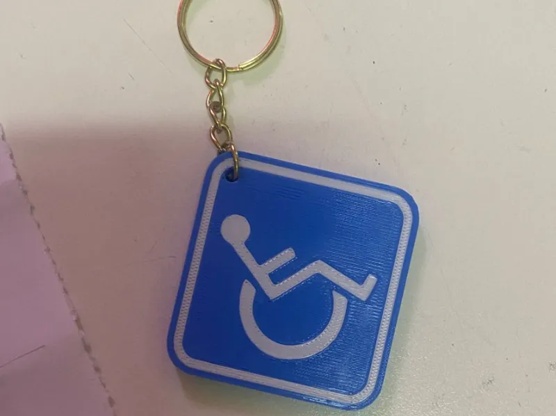 Llavero para baños de discapacitados