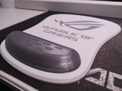 Ergonomic TPU mousepad - ROG Version