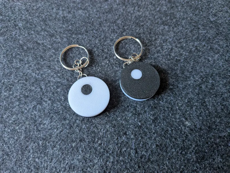 Complementary circles keychain