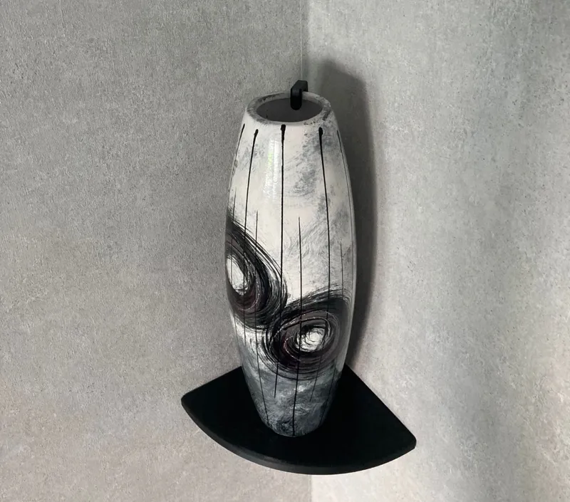 Kleines Eckregal m. Sicherung - small corner shelf