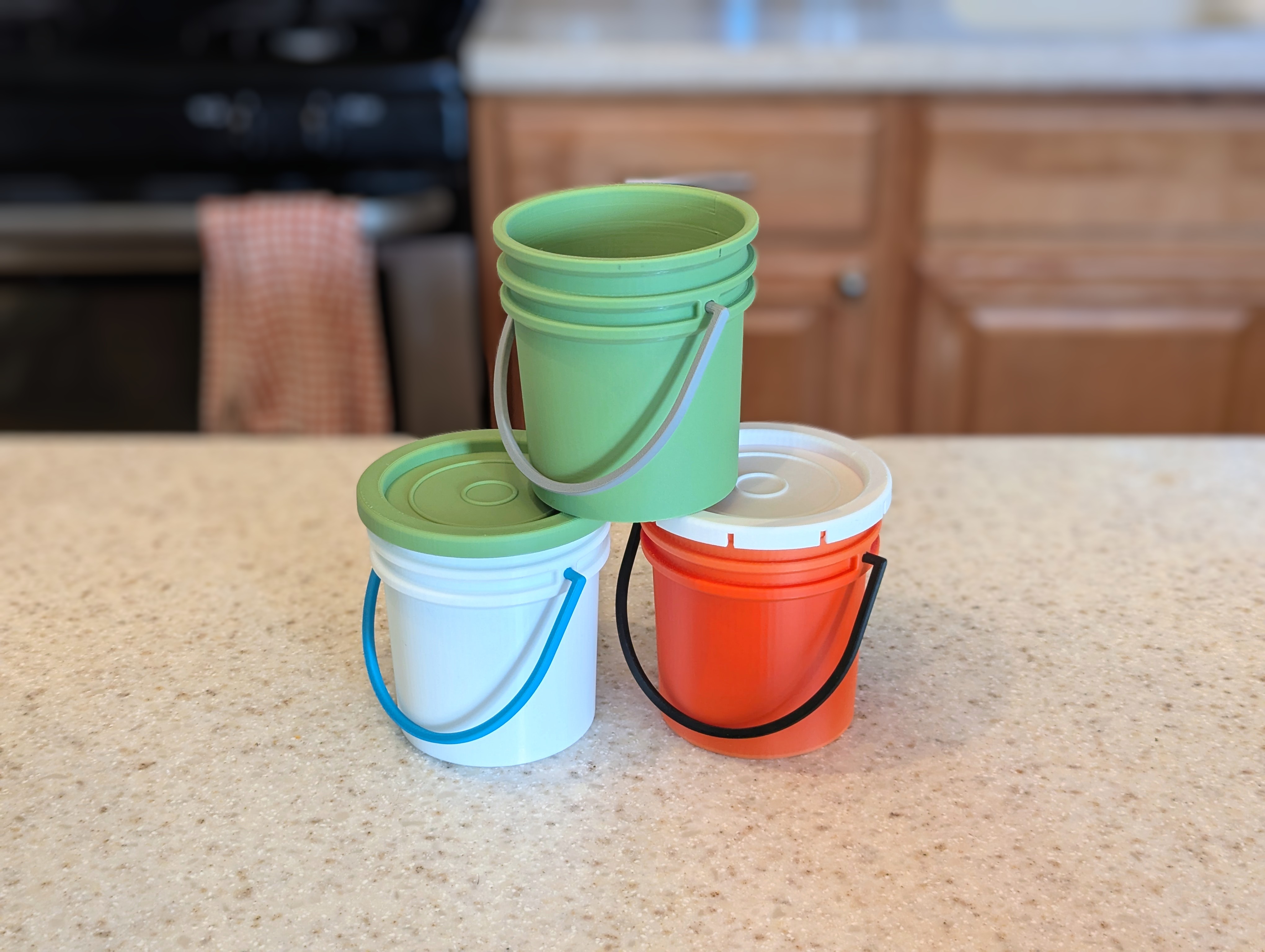 Miniatura 1 do modelo 3D Stackable Bucket