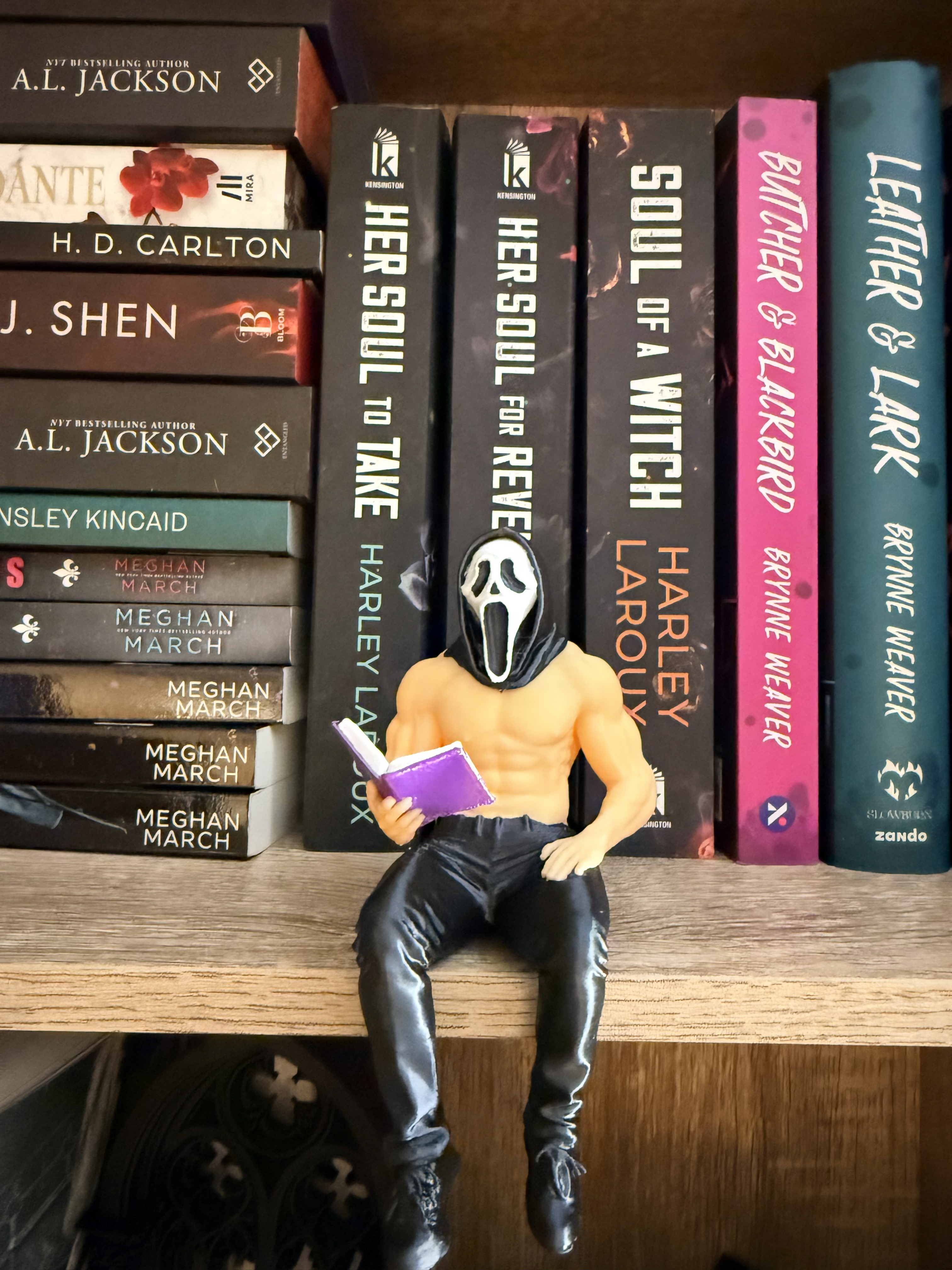 Miniatura 2 do modelo 3D Ghost Face - Bookshelf NerdDaddy