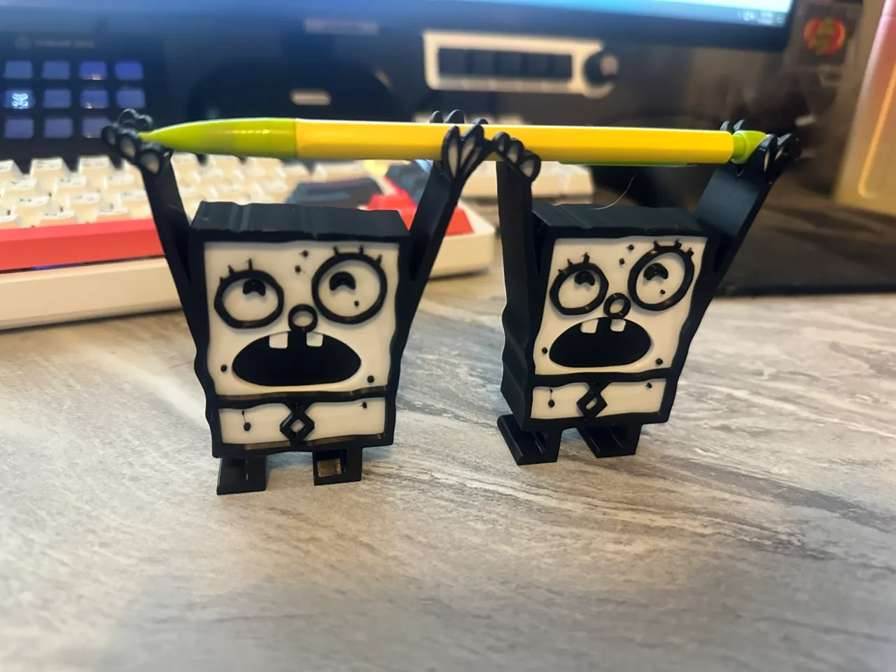 doodle bob style pen holder view 2