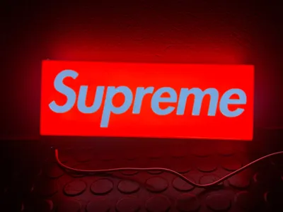 Supreme lightbox (with wall holes)