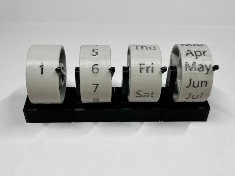 Simple Modular Desk Calendar