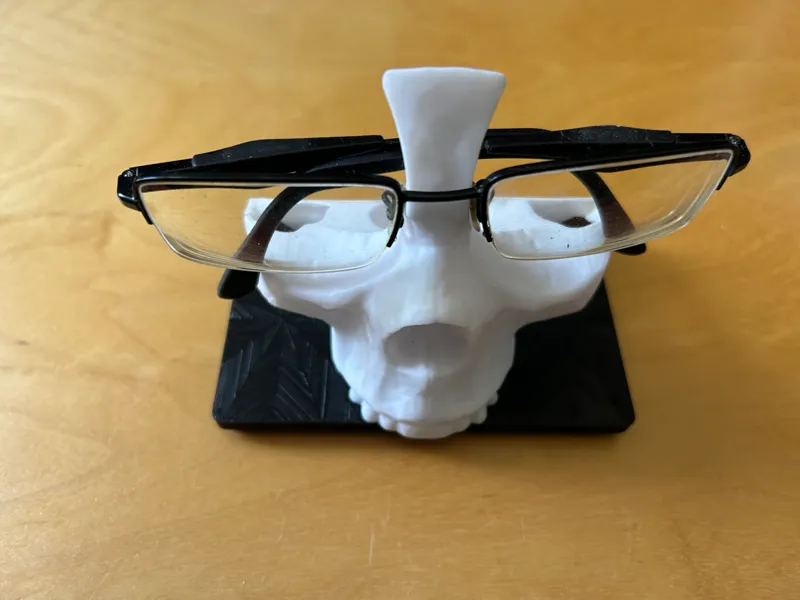 Gridfinity Base for Skull Eyeglass Holder