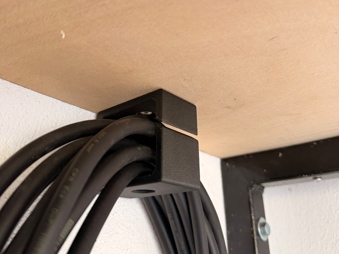 Kabel Halterung zum drunter schrauben 