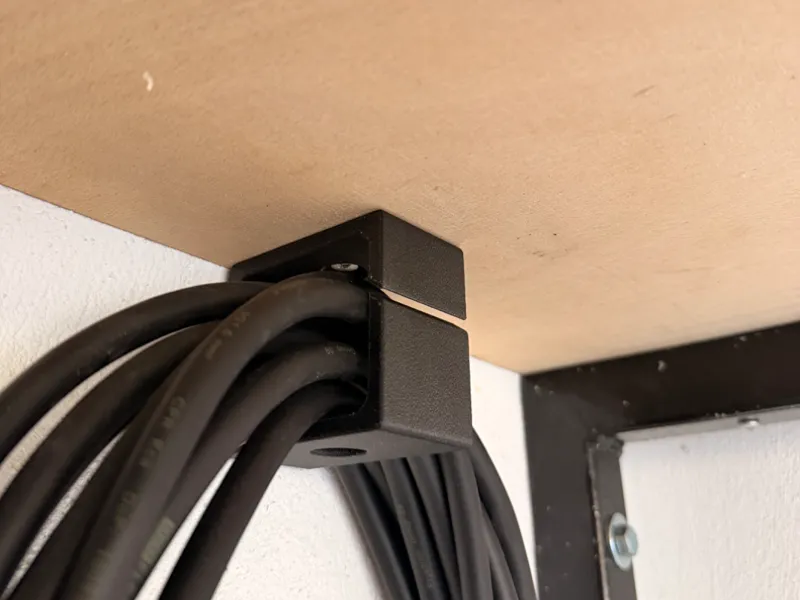 Kabel Halterung zum drunter schrauben 