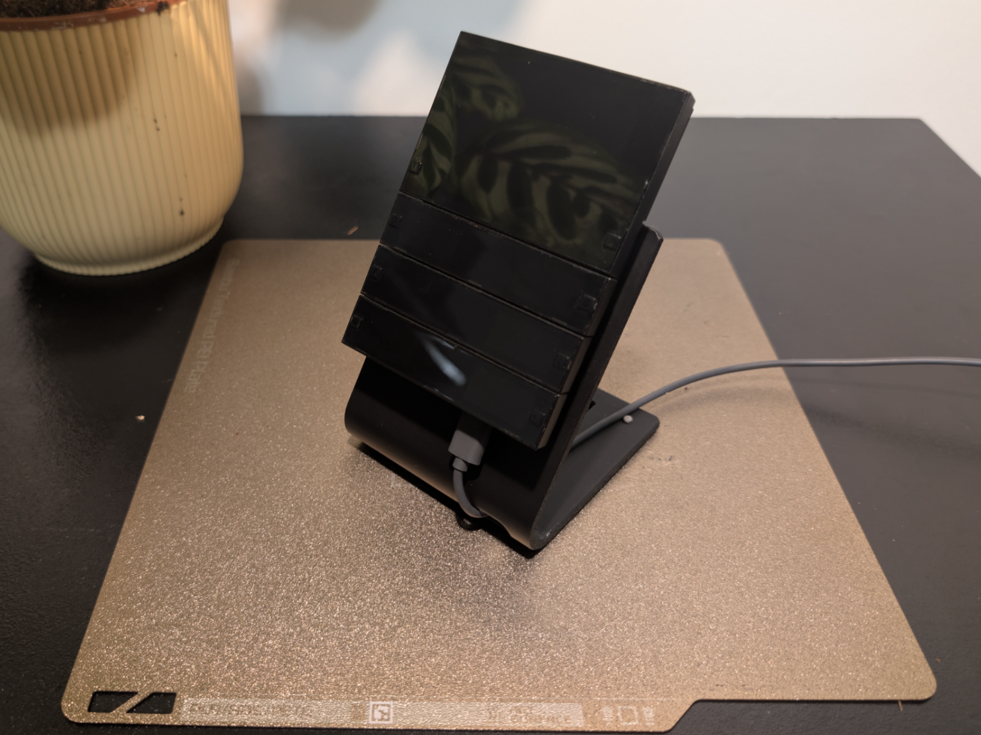 Button+ Desk stand