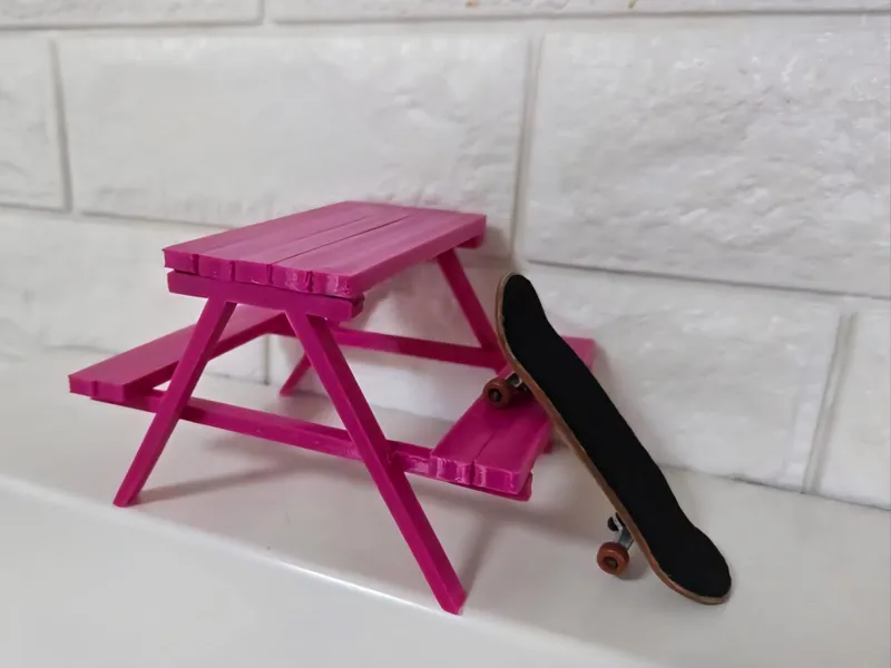 Fingerboard Park - Picnic table - Multipart