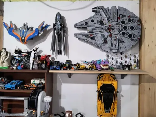 UCS Millenium Falcon Horizontal Wall Mount