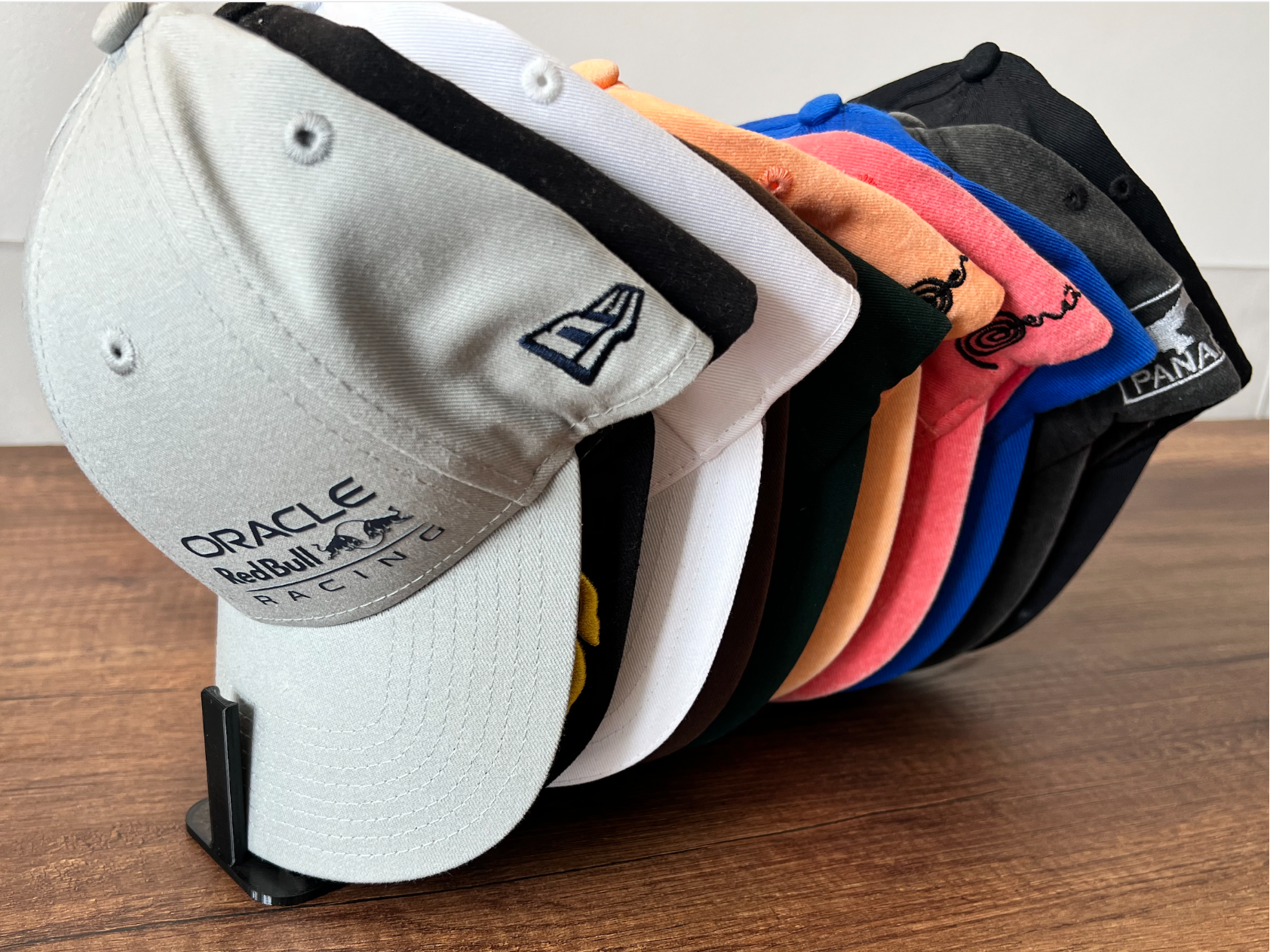 Organizador de Gorras Minimalista- Muro y Mesa