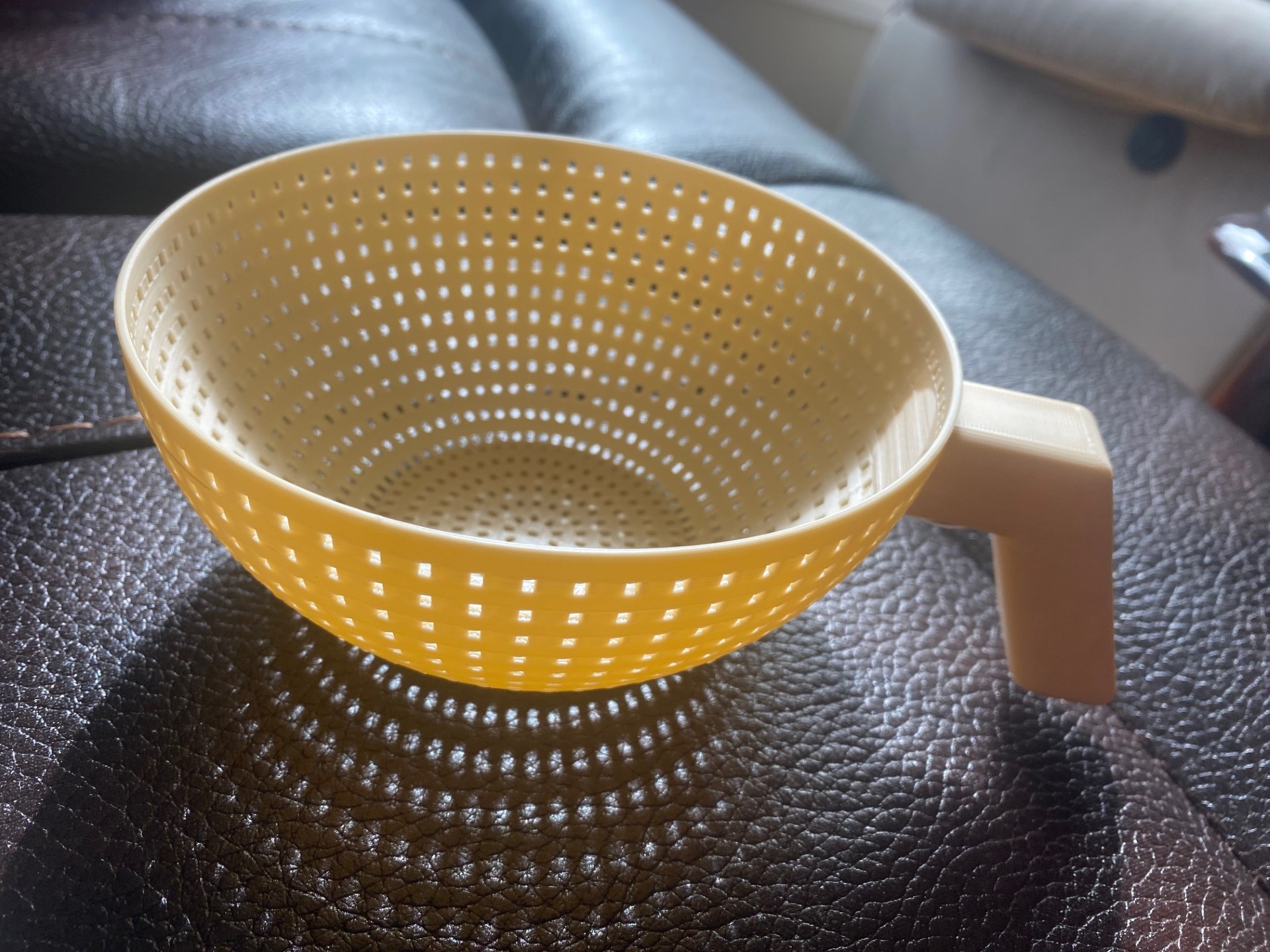 Miniatura 2 do modelo 3D No-Support Kitchen Strainer / Colander