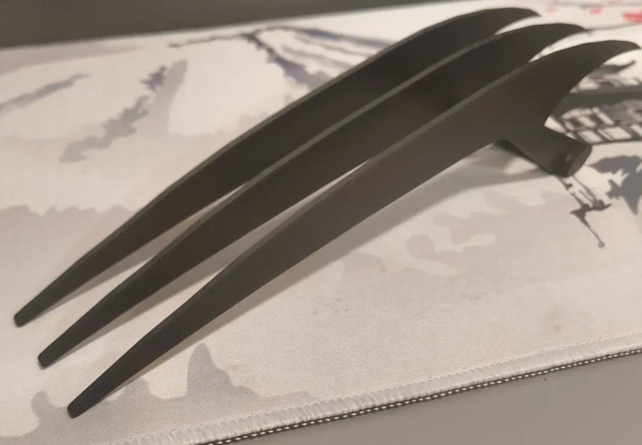 Wolverine Claws view 2