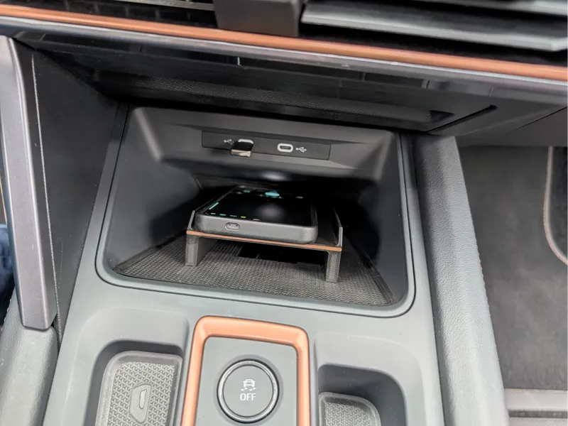 Cupra Leon Ablage Handy