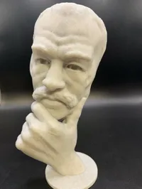 Statuette de l'homme pensif — photo 1