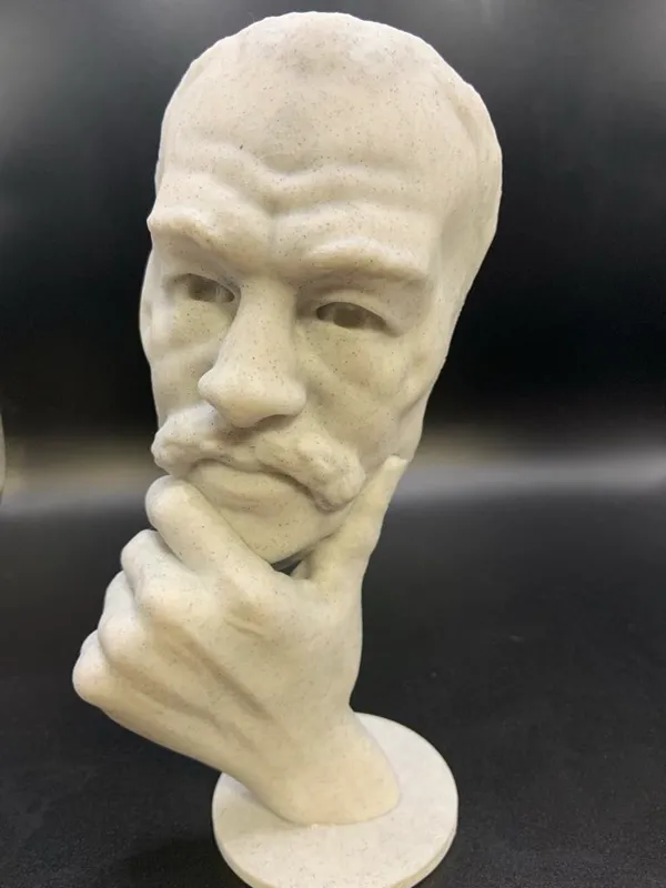 Statuette de l'homme pensif