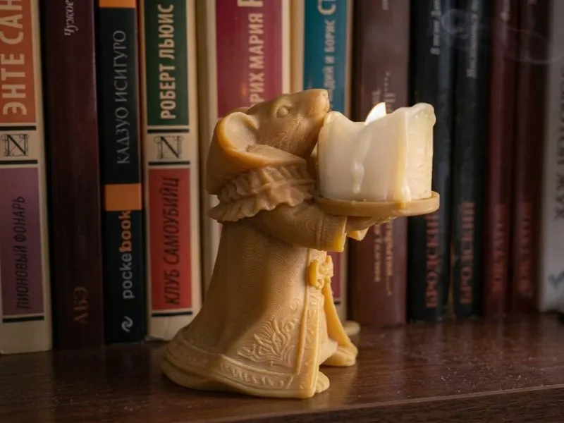 Mouse in a mantle lamp figurine