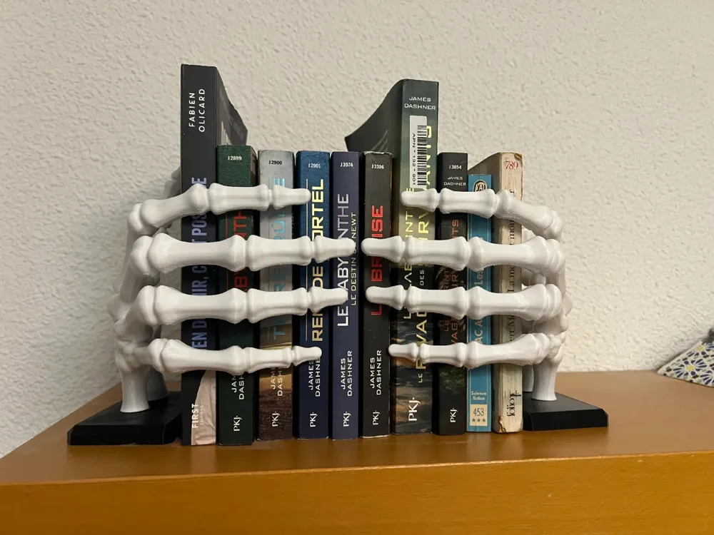 Adorno temático: Skeleton Bookstop. Referencia del modelo original.