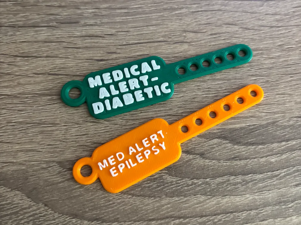Llavero: Parametric Medical Alert Bracelet Keychain. Referencia del modelo original.