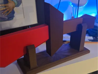 Runescape Dragon Dagger Stand - Wood Texture