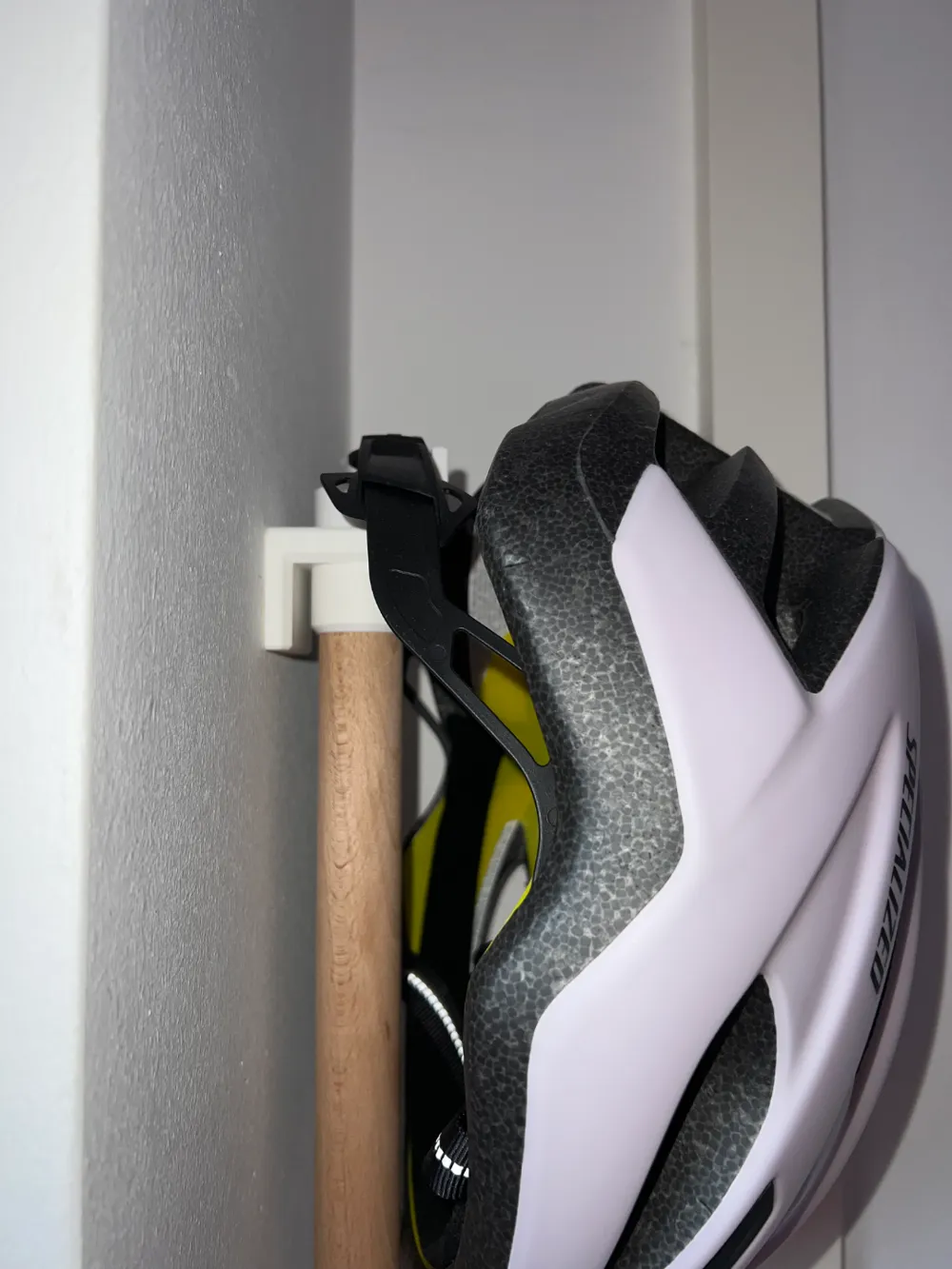 Helmet holder for bike gear rack by Simonlrz - MakerWorld