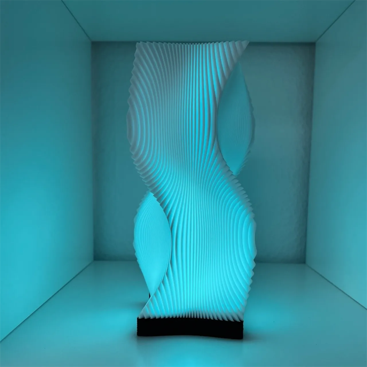 WaveGlow Parametrische Lampe mit modularem Fuß view 3