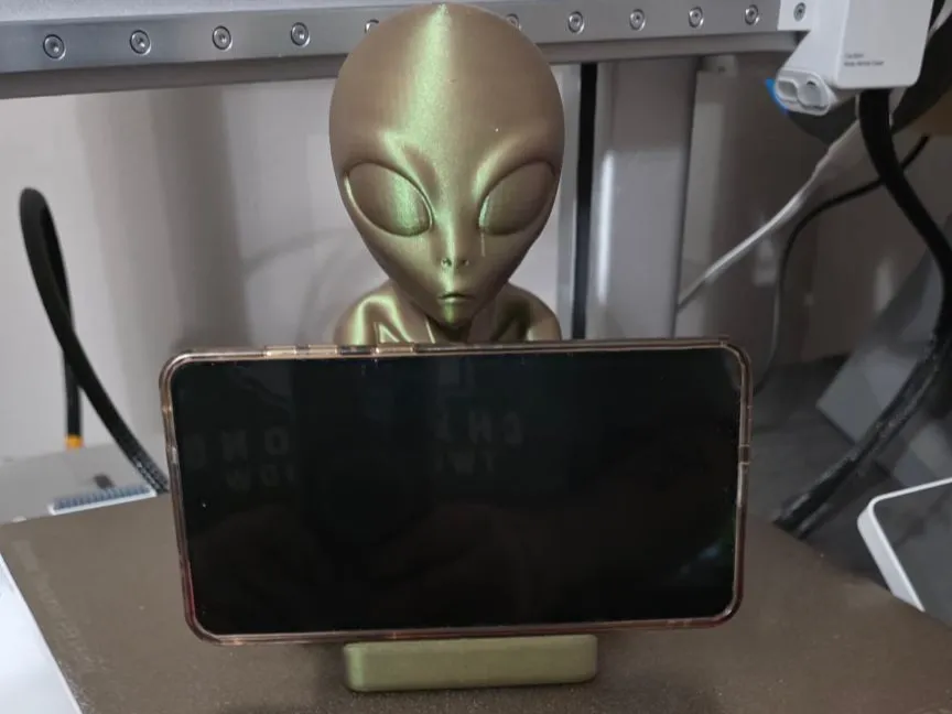 Alien Phone Holder - Free 3D Print Model - MakerWorld