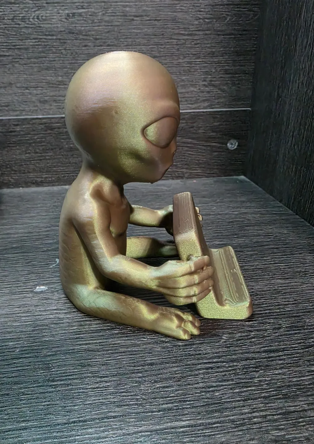 Alien Phone Holder - Free 3D Print Model - MakerWorld