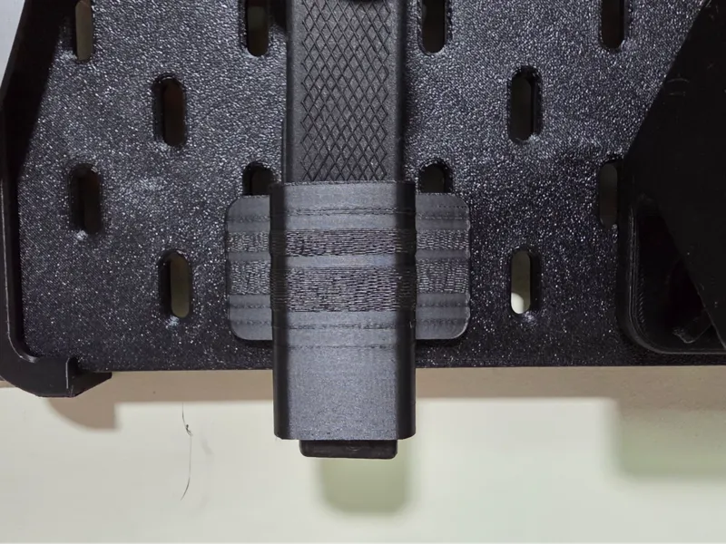 Skadis holder for rotary cable stripping tool