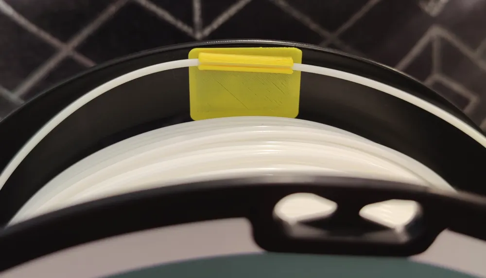 Adhesive angled filament clip with doublesided tape cutting jig by