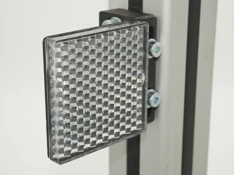 Halter für einen Sensorreflektor