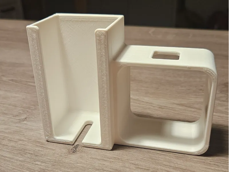 Halter Mehrfachstecker an WLan Steckdose