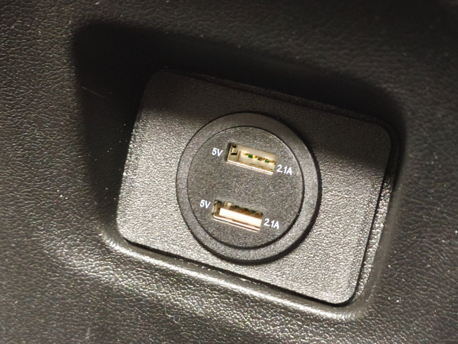 Fiat Ducato cover plate for USB or 12V charger