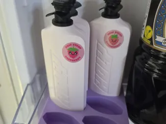 Holy Syrup Ständer für den Kühlschrank