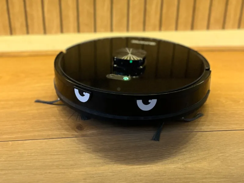 Robot Vacuum Eyes – No-Nonsense Design