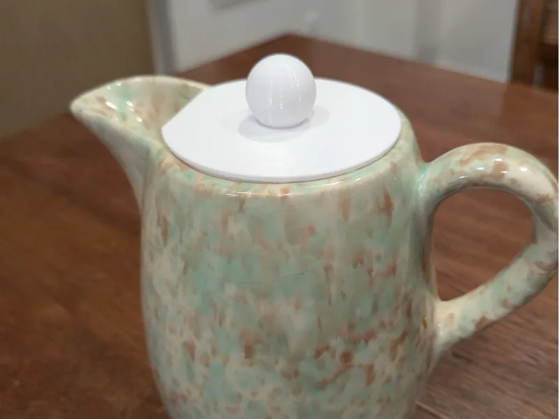 Pitcher Lid with Spout Cutout