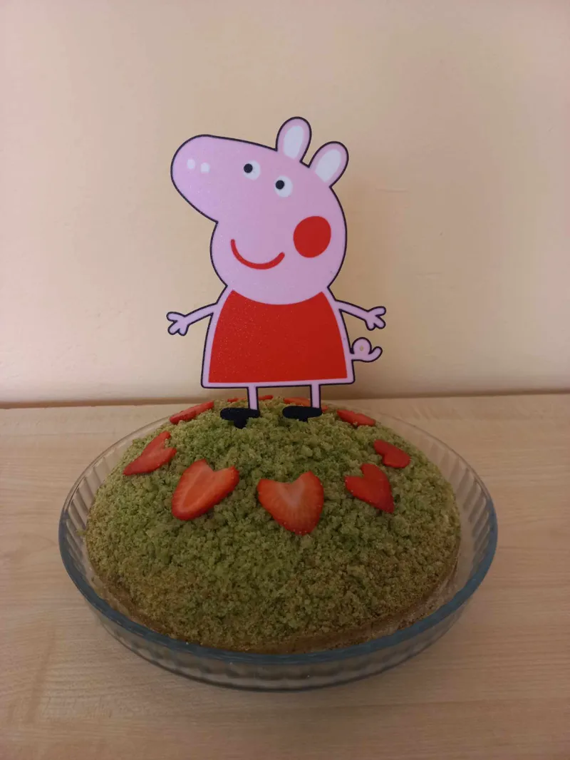 Peppa pig cake topper