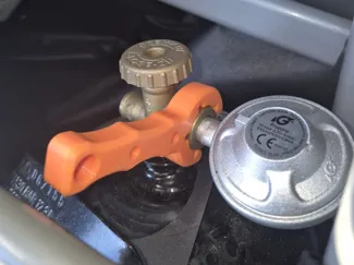 V2 Schlüssel Gasflaschen-Verschraubung mit Magnet