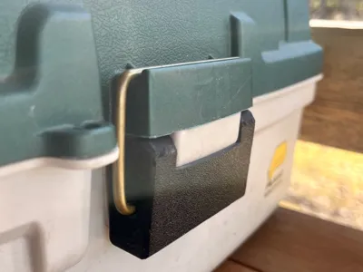 Plano tackle box latch