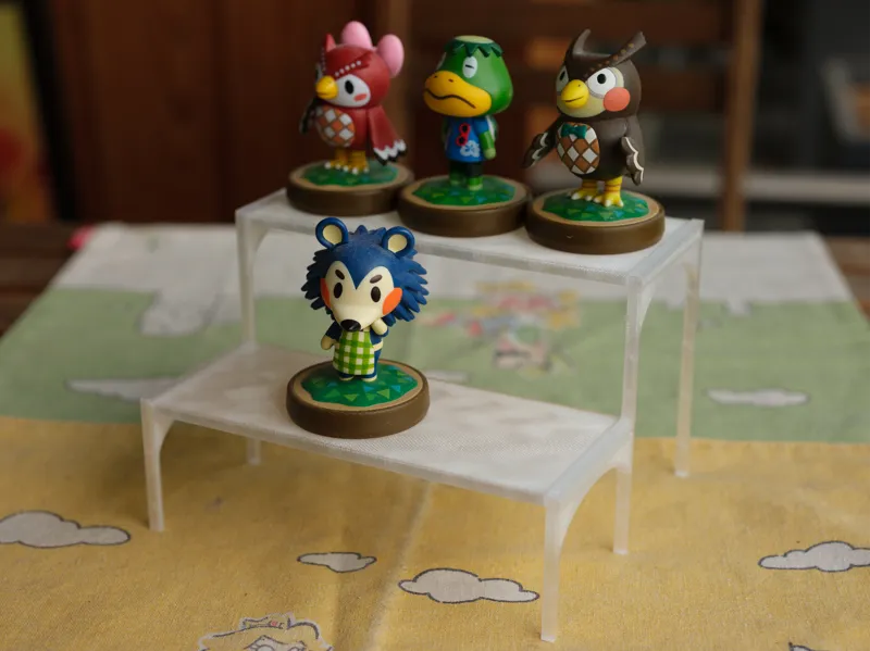 Amiibo and small figures display stand