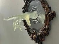 Main fantôme sortant d'un miroir, déco murale — photo 2