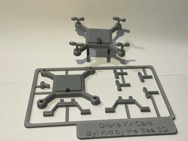 Maquette de drone à détacher (kit card)