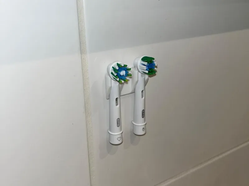 Oral-B Toothbrush Head Holder