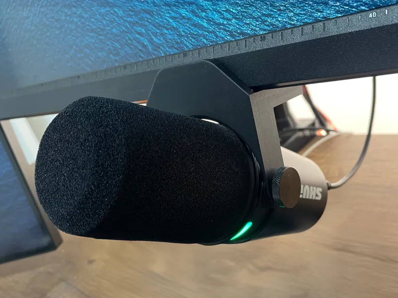 Shure MV7+ Monitor mount